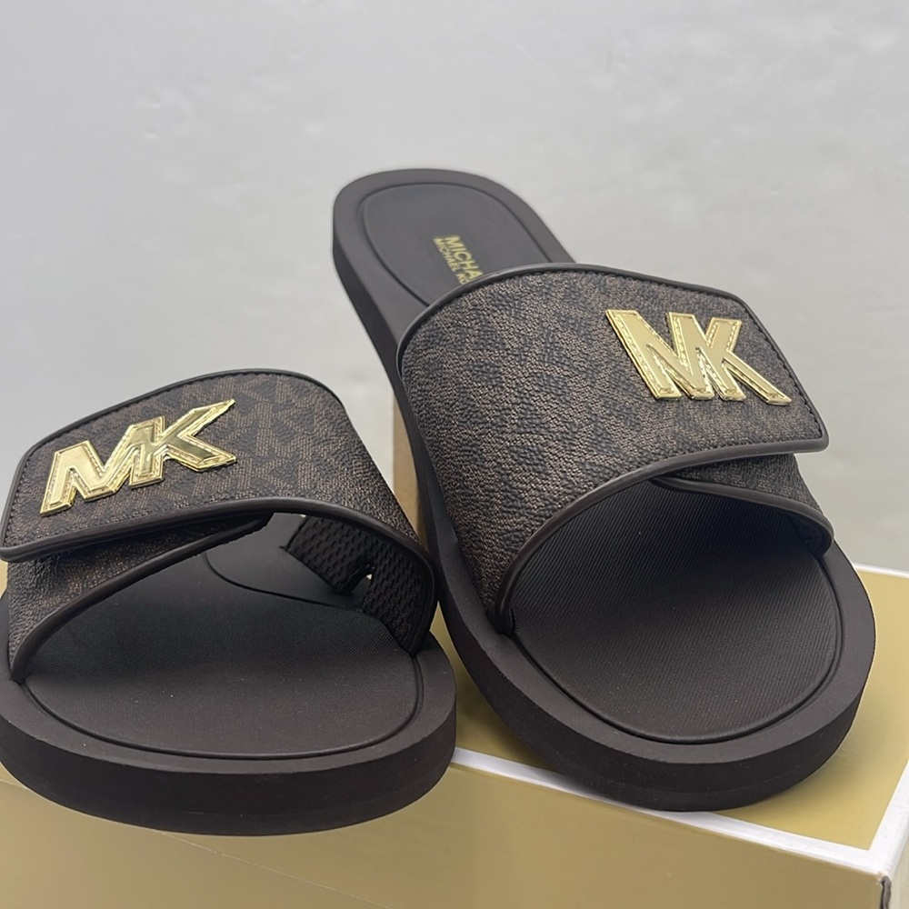 MICHAEL KORS Palmer Signature Logo Slide Sandal
Brown 
NWT - Picture 6 of 16